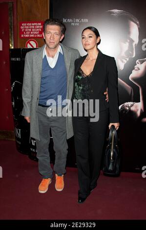 Monica Bellucci et Vincent Cassel assistent à la première du film "l'artiste" qui s'est tenue au théâtre du Grand Rex le 28 septembre 2011 à Paris, en France. Photo de Nicolas Genin/ABACAPRESS.COM Banque D'Images