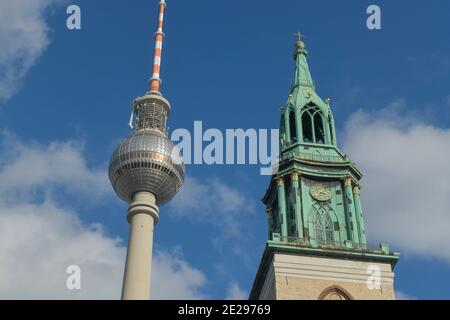 Marienkirche, Fernsehturm, Karl-Liebknecht-Straße, Mitte, Berlin, Allemagne Banque D'Images