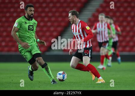 SUNDERLAND, ANGLETERRE. 12 JANVIER Aiden O'Brien de Sunderland en action avec Leon Legge de Port Vale lors du match de Trophée EFL entre Sunderland et Port Vale au Stade de Light, Sunderland, le mardi 12 janvier 2021. (Credit: Mark Fletcher | MI News) Credit: MI News & Sport /Alay Live News Banque D'Images