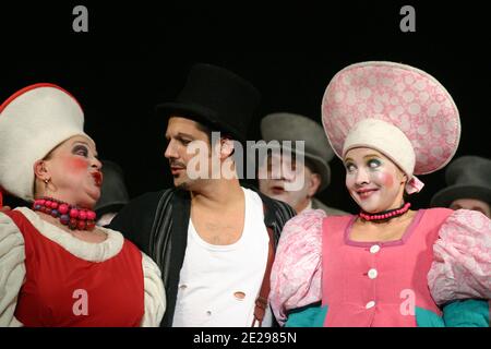Les acteurs roumains Virginia Mirea, Stefan Banica Jr., et Delia Seceleanu se exécutant dans "l'inspecteur général" par Gogol Banque D'Images