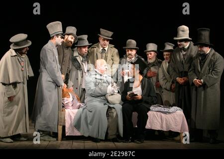 Acteurs roumains exécutant dans "l'inspecteur général" par Gogol Banque D'Images