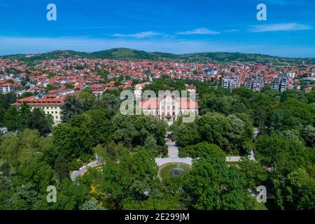 Vue aérienne sur Arandjelovac, le parc et le château de Sumadija, Serbie centrale Banque D'Images