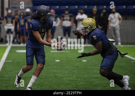 Team TOA Quarterback Nichols Iamaleava Jr, lors d'un match de football contre Team Elite, le vendredi 8 janvier 2021, à Bullhead City, en Arizona (Dylan Stewart/I) Banque D'Images