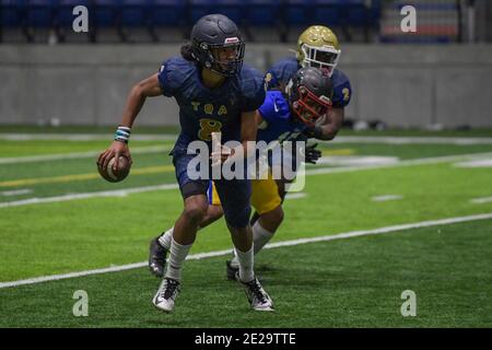 Team TOA Quarterback Nichols Iamaleava Jr, lors d'un match de football contre Team Elite, le vendredi 8 janvier 2021, à Bullhead City, en Arizona (Dylan Stewart/I) Banque D'Images