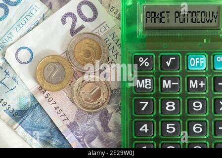 Argent zloty polonais PLN, calculatrice et kit d'aide pour l'économie en Pologne Banque D'Images