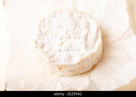 Fromage Camembert entier Banque D'Images