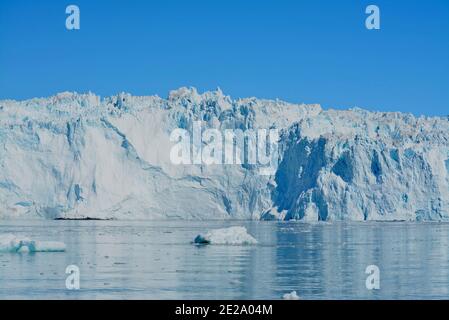 Baie de Disko, Groenland - juillet - excursion en bateau le matin au-dessus de la mer arctique - baie de Baffin - glacier éqi, patrimoine mondial, déglaçage de Banque D'Images