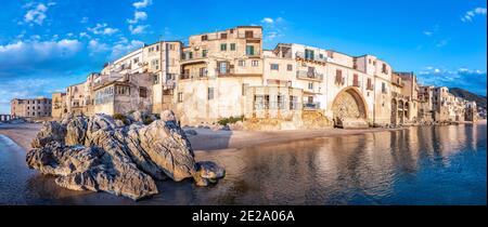 vue panoramique sur la côte de cefalu, italie Banque D'Images