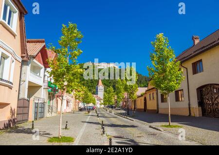 Visite à pied de la ville de Rasnov, Transylvanie, Roumanie Banque D'Images