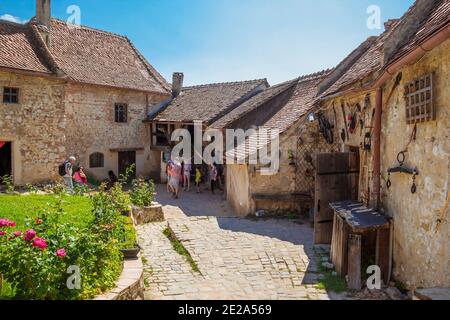 Cour intérieure et maisons anciennes de la Citadelle de Rasnov Banque D'Images