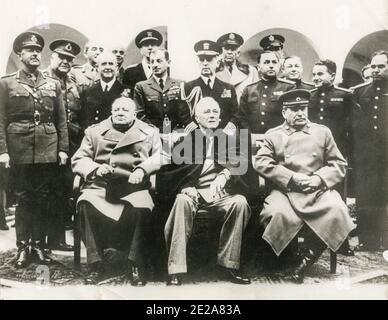 Photographie de la Seconde Guerre mondiale d'époque : La Conférence de Yalta, également connue sous le nom de Conférence de Crimée et nom de code Argonaut, qui s'est tenue du 4 au 11 février 1945, était la réunion de la Seconde Guerre mondiale des chefs de gouvernement des États-Unis, du Royaume-Uni et de l'Union soviétique pour discuter de la réorganisation de l'Allemagne et de l'Europe après-guerre. Les trois États étaient représentés respectivement par le président Franklin D. Roosevelt, le premier ministre Winston Churchill et le premier ministre Joseph Staline. La conférence a eu lieu près de Yalta en Crimée, en Union soviétique, dans les palais Livadia, Yusupov et Vorontsov. Banque D'Images