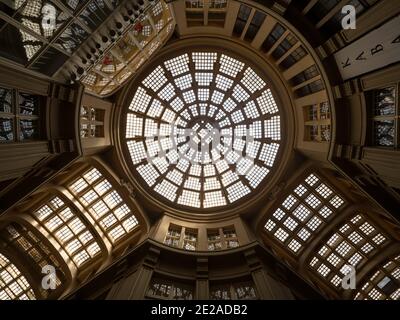 Vue panoramique sur le plafond du complexe d'architecture historique Maedler Madler Passage centre commercial intérieur à Leipzig Saxe Allemagne Europe Banque D'Images