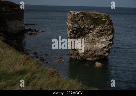 Marsden Rock et piles juste à l'extérieur de South Shields en septembre 2020 Banque D'Images