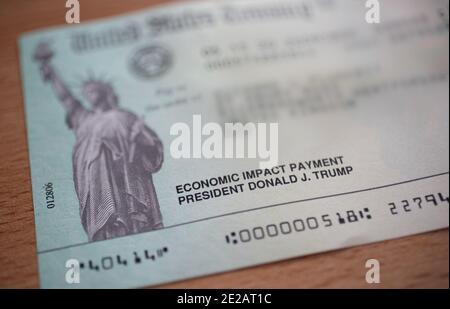 Le paiement DE la relance ÉCONOMIQUE AMÉRICAINE Donald Trump Banque D'Images