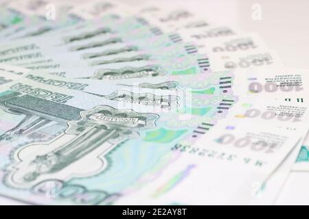 Monnaie roubles russes - billets en papier de roubles russes. Fond monétaire. Banque D'Images