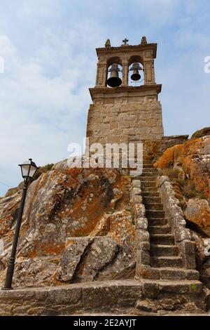 Beffroi de l'église paroissiale de Santa María de Muxía, la Coruña, Espagne Banque D'Images