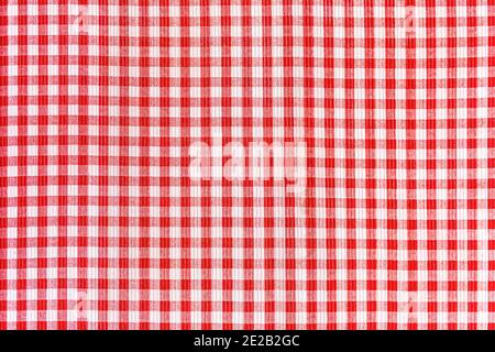 Arrière-plan abstrait à carreaux rouge et blanc, nappe de pique-nique Vichy, texture de motif de tissu. Banque D'Images