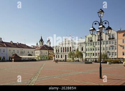 Place du marché à Sanok. La voïvodie des Basses-carpates. Pologne Banque D'Images