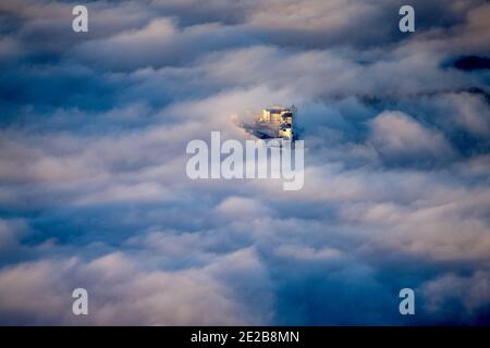 Salzbourg, le 25 novembre 2020. Autriche. Vue aérienne du château de Hohensalzburg sur le Festungsberg à Salzbourg, Autriche. Banque D'Images