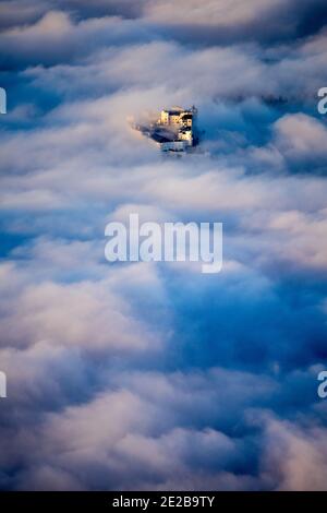 Salzbourg, le 25 novembre 2020. Autriche. Vue aérienne du château de Hohensalzburg sur le Festungsberg à Salzbourg, Autriche. Banque D'Images