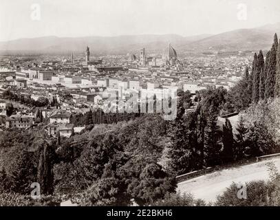 Photographie ancienne du XIXe siècle : vue panoramique de la ville de Florence, Florence y compris le Duomo, de Viale de Colli, image c.1890. Banque D'Images