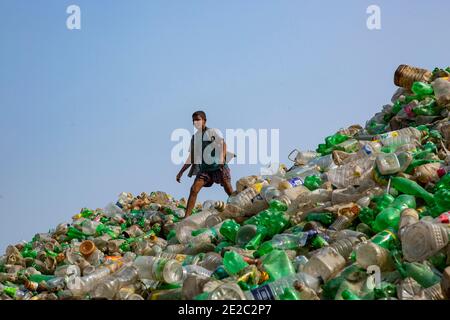 Bouteilles en plastique recueillies pour recyclage à Brahmanbaria, Bangladesh. Banque D'Images