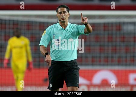 EINDHOVEN, PAYS-BAS - JANVIER 13 : arbitre Serdar Gozubuyuk lors du match néerlandais Eredivisie entre PSV et AZ à Philips Stadion le 13 janvier 2 Banque D'Images