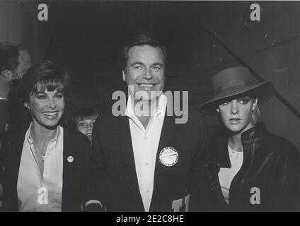 Robert Wagner avec Stefanie pouvoirs et fille Kathy crédit: Ralph Dominguez/MediaPunch Banque D'Images