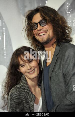 Bambou et son fils Lulu Gainsbourg assistent au spectacle prêt-à-porter de Chanel Printemps/été 2012 lors de la semaine de la mode à Paris au Grand Palais de Paris, France, le 4 octobre 2011. Photo de Thierry Orban/ABACAPRESS.COM Banque D'Images