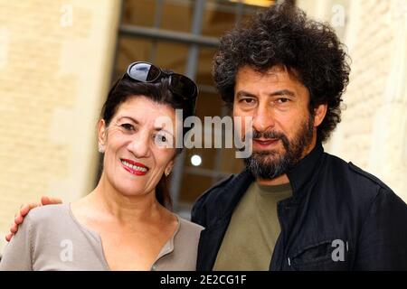 L'actrice et chanteuse algérienne Biyouna Baya Bouzar et le réalisateur  français Radu Mihaileanu à Lille pour la projection de leur dernier film  "la source des femmes", 04 octobre 2011. Photo de Sylvain