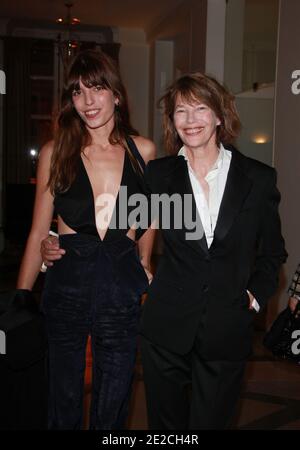 Lou Doillon et sa mère Jane Birkin ont assisté au 'ANDAM Diner Fashion Award' qui s'est tenu à la Ministerie Culture à Paris, France, le 5 octobre 2011. Photo de Denis Guignebourg/ABACAPRESS.COM? Banque D'Images