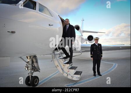 Exclusif - le ministre français de l'Agriculture, Bruno le Maire, quitte l'aéroport de Copenhague après un voyage au Danemark le 12 octobre 2011. Photo de Nicolas Gouhier/ABACAPRESS.COM Banque D'Images