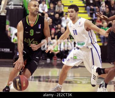 Tony Parker, le garde de pointe français de Villeurbanne, lors du match de basket-ball français ProA, Villeurbanne vs Paris-Levallois au stade Astroballe de Villeurbanne, France, le 14 octobre 2011. Photo de Vincent Dargent/ABACAPRESS.COM Banque D'Images