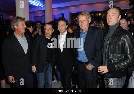 Patrick Sabatier, Philippe Vandel, Stephane Bern, Patrick Poivre d'Arvor, Alexandre Devoise participant à la fête d'ouverture de la boutique 'look' à Paris, France, le 17 octobre 2011. Photo d'Alban Wyters/ABACAPRESS.COM Banque D'Images