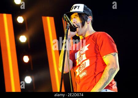 Le chanteur Anthony Kiedis des Red Hot Chili Peppers se produit à la salle de concert Paris-Bercy à Paris, France, le 18 octobre 2011. Photo par ABACAPRESS.COM Banque D'Images