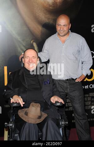 Philippe Pozzo di Borgo et Abdel Sellou participant à la première des "Intouchables" qui s'est tenue au Cinéma Gaumont Marignan à Paris, France, le 18 octobre 2011. Photo de Nicolas Briquet/ABACAPRESS.COM Banque D'Images