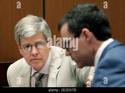 Defense attorney Ed Chernoff, right, approaches Dr. Robert Waldman an ...