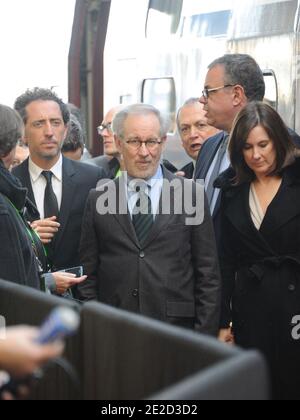 Steven Spielberg, Gad Elmaleh, Kathleen Kennedy participant à l'inauguration du « TGV Thalys Tintin » à la Gare du Nord le 22 octobre 2011 à Paris, France.photo d'Alban Wyters/ABACAPRESS.COM Banque D'Images