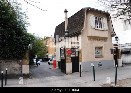 Entrée de la Villa de Madrid à Neuilly-sur-Seine, près de Paris, le 27 octobre 2011, où l'éminent collectionneur d'art et promoteur immobilier Claude Dray a été trouvé abattu, le 25 octobre matin, à sa maison. Photo de Mousse/ABACAPRESS.COM Banque D'Images