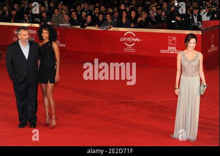 Luc Besson, Virginie Besson-Silla et Michelle Yeoh assistent à la projection « la Dame » du Festival du film de Rome, le 27 octobre 2011 à Rome, Italie. Photo d'Aurore Marechal/ABACAPRESS.COM Banque D'Images