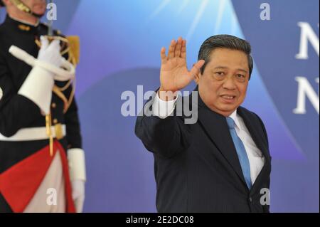 Le président indonésien Susilo Bambang Yudhoyono est photographié lors du sommet des chefs d'État et de gouvernement du G20 à Cannes, en France, le 3 novembre 2011. Les plus grands dirigeants économiques du monde participent au sommet du G20 à Cannes les 3 et 4 novembre. Les dirigeants devraient débattre des questions actuelles concernant le système financier mondial dans l'espoir de mettre fin à une récession mondiale et de trouver une réponse à la crise de la zone euro. Photo de Thierry Orban/ABACAPRESS.COM Banque D'Images