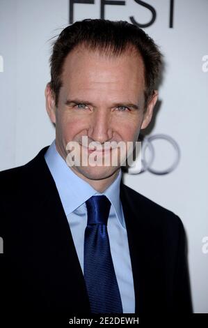 Ralph Fiennes arrivant pour la "Loi du désir" une soirée avec Pedro Almodovar hommage partie de l'AFI film Fest 2011 au théâtre chinois à Los Angeles, CA, Etats-Unis le 7 novembre 2011. Photo de Lionel Hahn/ABACAPRESS.COM Banque D'Images