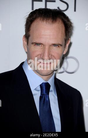 Ralph Fiennes arrivant pour la "Loi du désir" une soirée avec Pedro Almodovar hommage partie de l'AFI film Fest 2011 au théâtre chinois à Los Angeles, CA, Etats-Unis le 7 novembre 2011. Photo de Lionel Hahn/ABACAPRESS.COM Banque D'Images