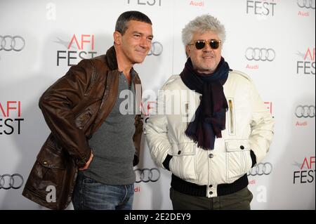 Antonio Banderas et Pedro Almodovar arrivent pour la "Loi du désir" une soirée avec Pedro Almodovar hommage partie du Festival du film de l'AFI 2011 au théâtre chinois à Los Angeles, CA, USA le 7 novembre 2011. Photo de Lionel Hahn/ABACAPRESS.COM Banque D'Images