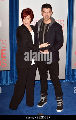Sharon Osbourne, Joe Jonas arrivant pour les People's Choice Awards 2012 annonces de nominations tenues au Paley Center for Media à Beverly Hills, Los Angeles, CA, États-Unis, le 8 novembre 2011. Photo de Tony DiMaio/ABACAPRESS.COM Banque D'Images