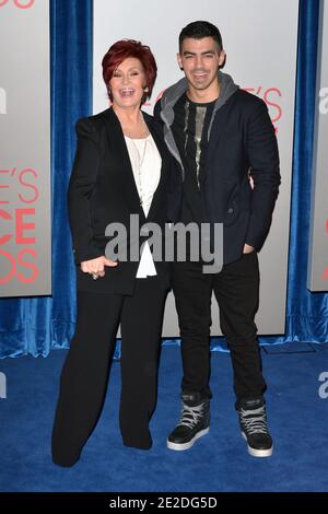 Sharon Osbourne, Joe Jonas arrivant pour les People's Choice Awards 2012 annonces de nominations tenues au Paley Center for Media à Beverly Hills, CA, États-Unis, le 08 novembre 2011. Photo de Tony DiMaio/ABACAUSA.COM Banque D'Images