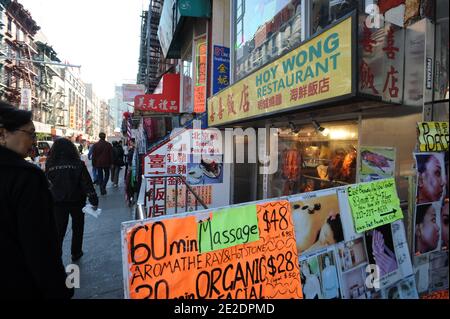 Vue sur Chinatown. Chinatown, le plus grand quartier chinois des États-Unis et le site de la plus grande concentration de chinois dans l'hémisphère occidental, est situé dans la partie inférieure est de Manhattan à New york City, NY, USA, le 14 novembre 2011. Photo de Marie Psaira / ABACAPRESS.COM vue de Chinatown.un des plus grands sites de concentration de la communauté chinoise aux Etats-Unis, Lower East Side, Manhattan, New York, Etats-Unis, 14 novembre 2011. Photo par Marie Psaila / ABACAPRESS.COM Banque D'Images