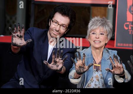 Les membres de la troupe Rita Moreno et George Chakavis assistent à la cérémonie de main et empreinte de West Side Story au Grauman Chinese Theatre en l'honneur de West Side Story: 50th Anniversary Edition Blu-ray. Los Angeles, CA, États-Unis, 15 novembre 2011. Photo de Lionel Hahn/ABACAPRESS.COM Banque D'Images