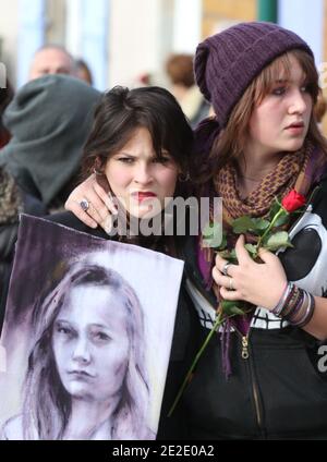 Marche blanche à la mémoire de Agnes Marin collégienne de 13 ans, violée et assassinée le 16 novembre par un lycéen de son établissement. Le Chambon sur lignon 20 novembre 2011. Photos de Vincent Dargent/ABACAPRESS.COM Banque D'Images