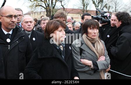 Martine Aubry et Harlem Desir assistant aux funérailles de Danielle Mitterrand le 26 novembre 2011 à Cluny, France. Danielle Mitterrand, première dame de France entre 1981 et 1995 et militante des droits de l'homme, est décédée à Paris le 22 novembre 2011. Photo de Vincent Dargent/ABACAPRESS.COM Banque D'Images